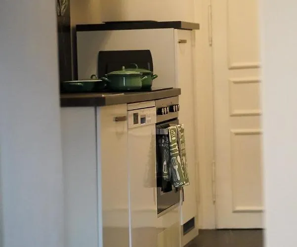 Neu-moebliertes Naehe Zentrum Apartment *
