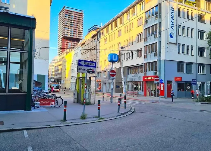 Neu-moebliertes Naehe Zentrum