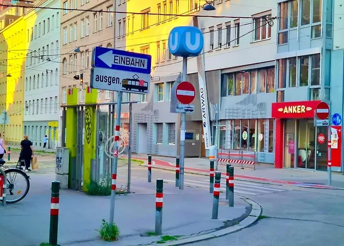 Neu-moebliertes Naehe Zentrum